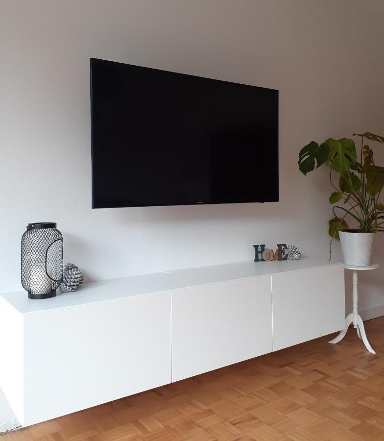 Moderne Familienfreundliche Wohnung Am Waldrand Von Pruem Mit Terrasse エクステリア 写真