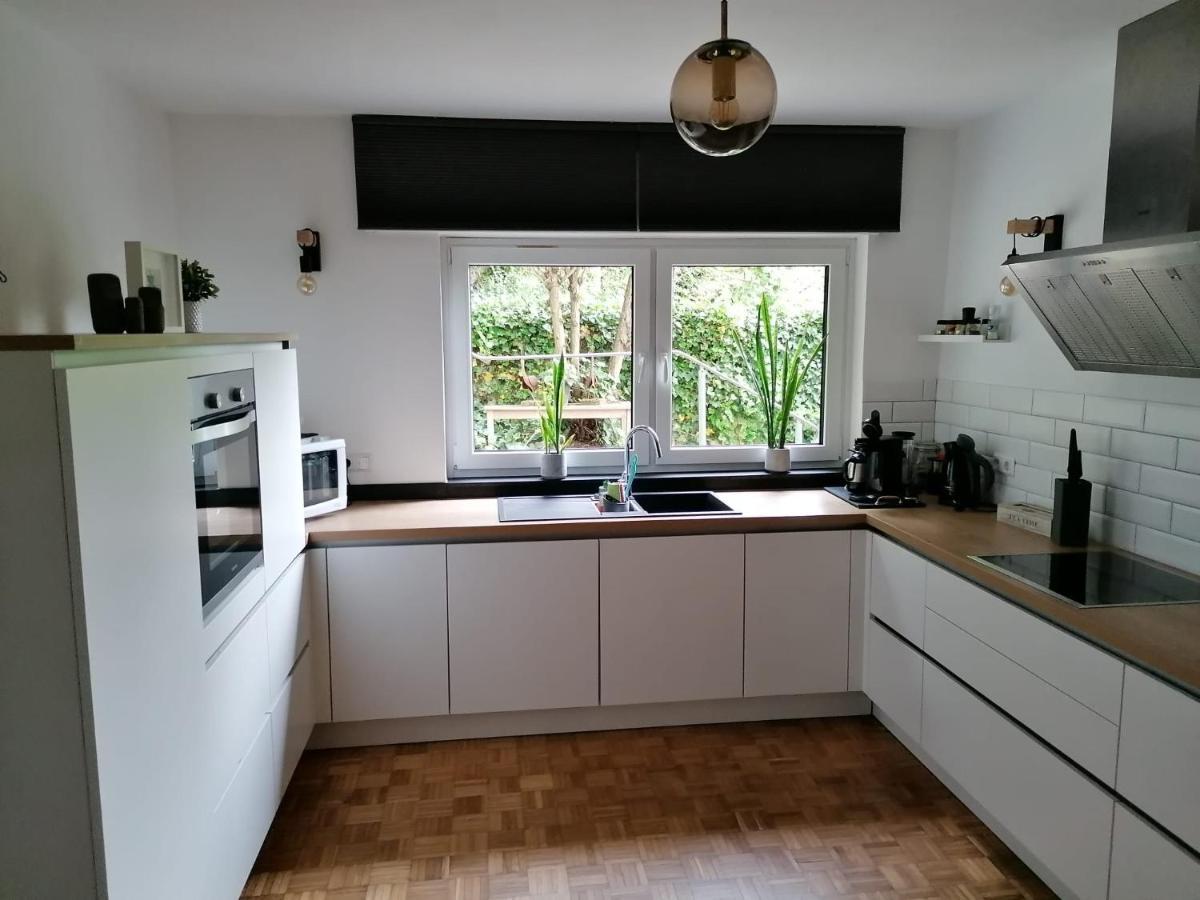 Moderne Familienfreundliche Wohnung Am Waldrand Von Pruem Mit Terrasse エクステリア 写真