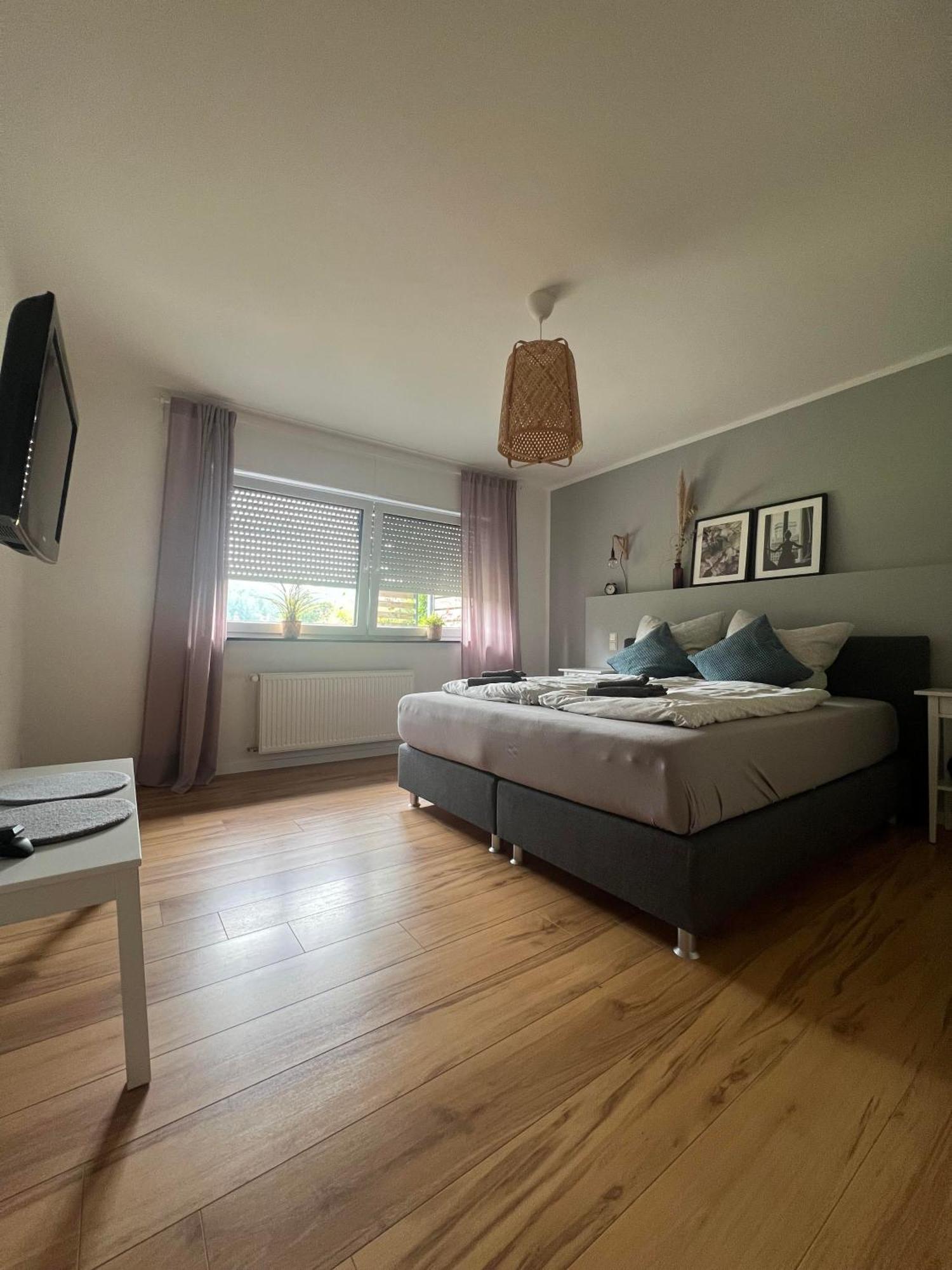 Moderne Familienfreundliche Wohnung Am Waldrand Von Pruem Mit Terrasse エクステリア 写真